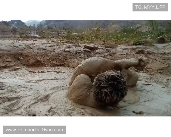 “从泥泞到雪海：震撼全场的极限越野竞技”，泥潭越野车比赛视频