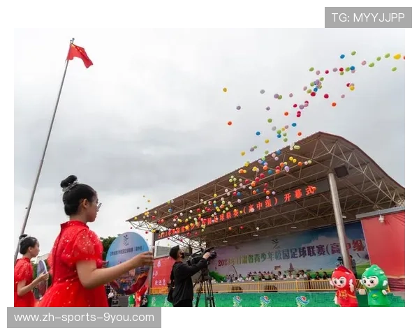 “校园足球嘉年华在多个城市盛大开启，激发青少年热情”，校园足球赛赛事预告